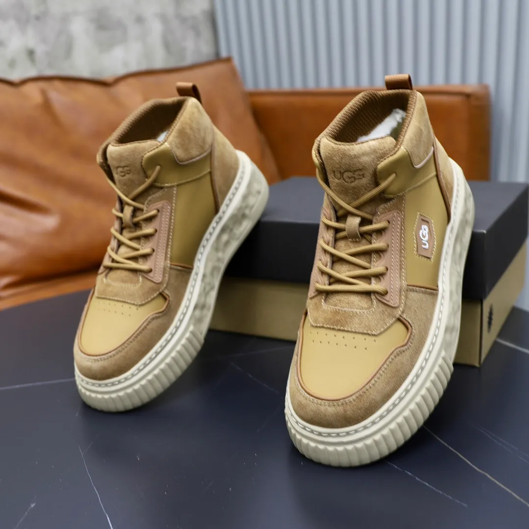 Ex-factory price: 620💰Thick wool imported from Australia Brand: UGG genuine purchase Size: 39-44 Grade: Official website 1:1 Material: First layer of genuine leather waterproof and antifreeze upper Real wool lining Original non-slip soft wear-resistant outsole Style category: Men's casual shoes Trendy style Comfortable on the feet Color: Official website color synchronization